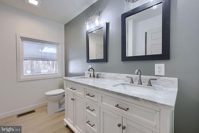 3165 PINCH RD, Manheim, PA 17545