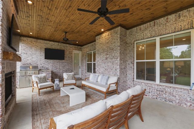 4414 S 86th Place, Bentonville, AR 72713