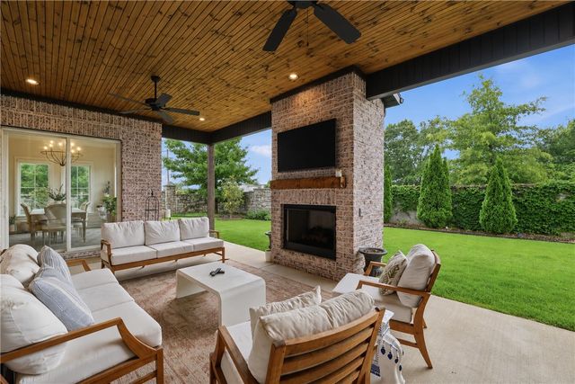 4414 S 86th Place, Bentonville, AR 72713