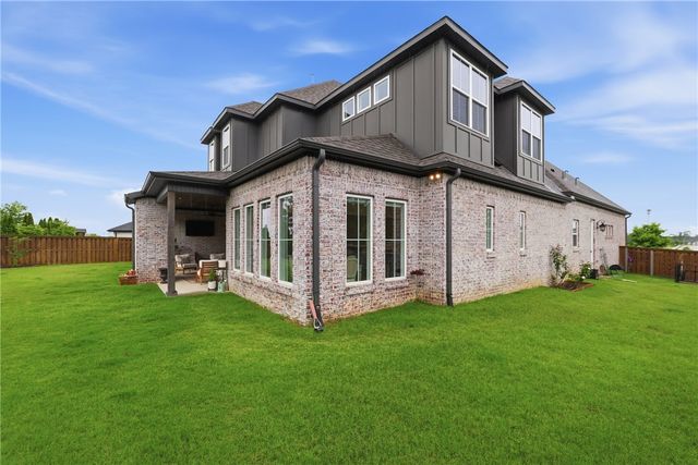 4414 S 86th Place, Bentonville, AR 72713