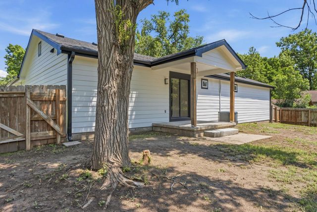 2101 S Bluff, Wichita, KS 67218