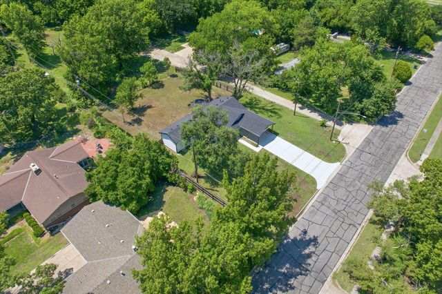2101 S Bluff, Wichita, KS 67218