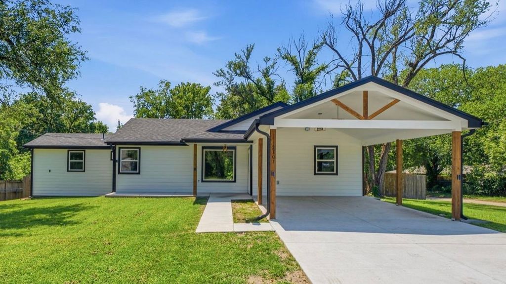 2101 S Bluff, Wichita, KS 67218