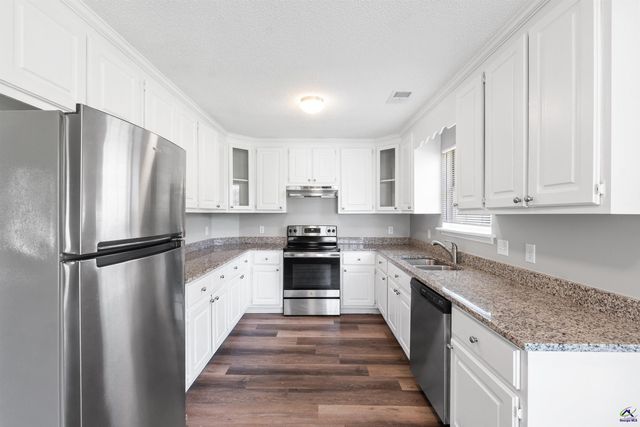 308 Peach Blossom Road, Bonaire, GA 31005