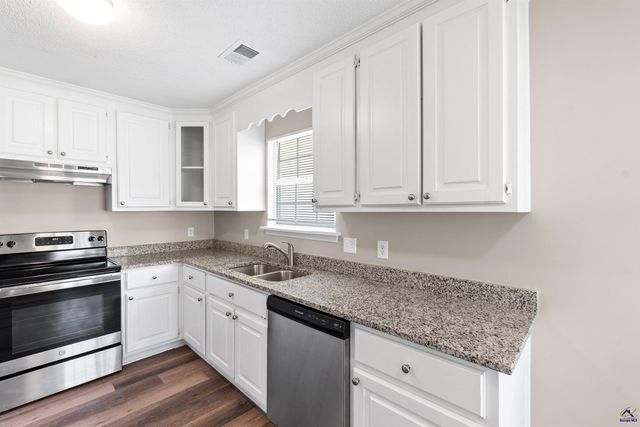 308 Peach Blossom Road, Bonaire, GA 31005