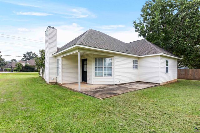 308 Peach Blossom Road, Bonaire, GA 31005