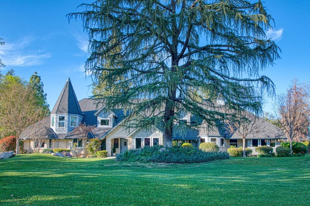 Image 3 of property listing at 2649 Heritage Avenue, Clovis, CA 93619