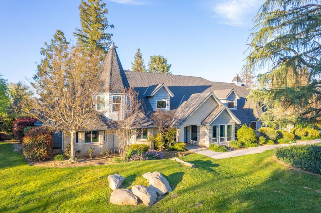 Image 4 of property listing at 2649 Heritage Avenue, Clovis, CA 93619