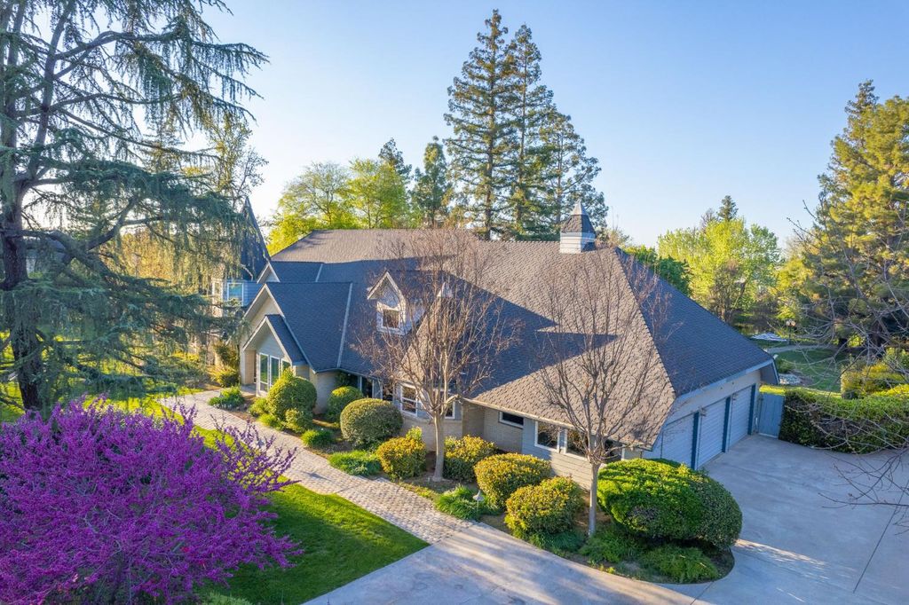 Image 5 of property listing at 2649 Heritage Avenue, Clovis, CA 93619