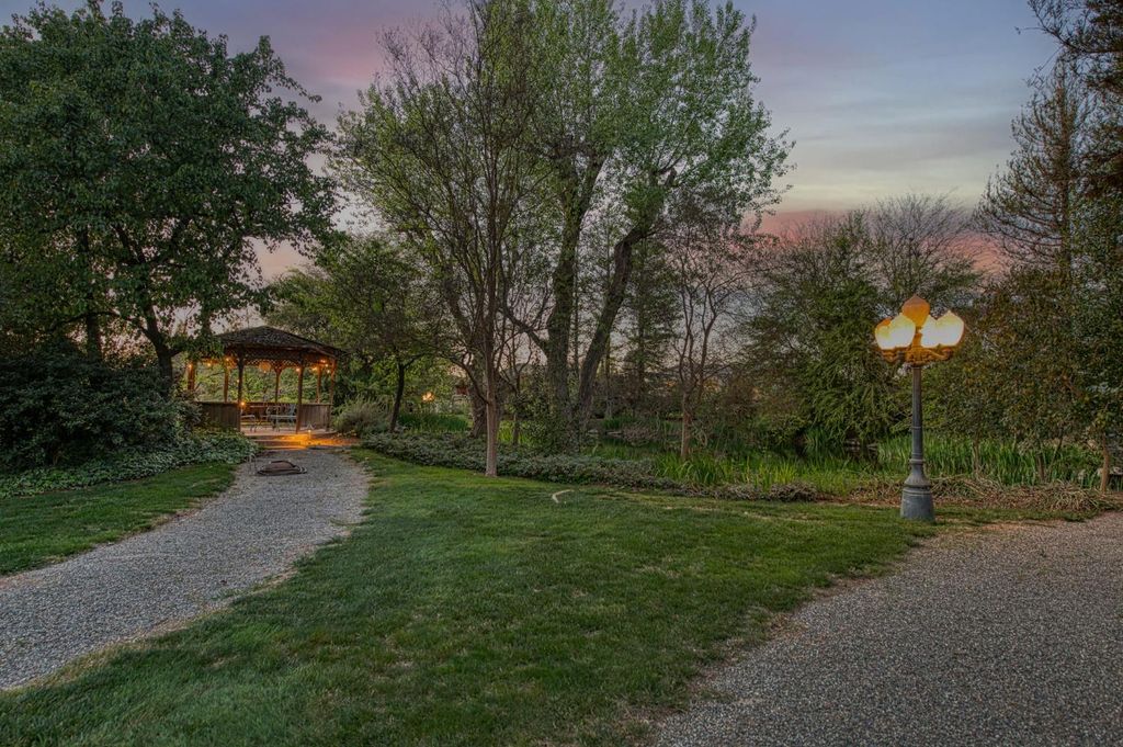 Image 86 of property listing at 2649 Heritage Avenue, Clovis, CA 93619