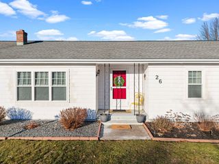 26 Massachusetts Ave, Somerset, MA 02726