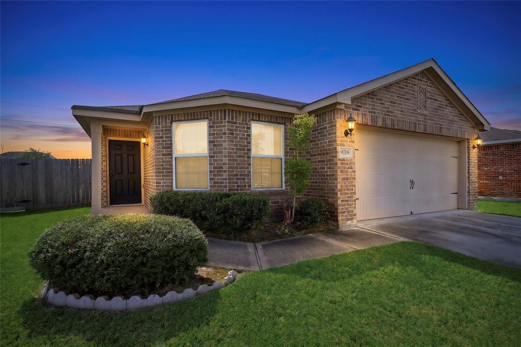 9719 Montana Sapphire Lane, Rosharon, TX 77583