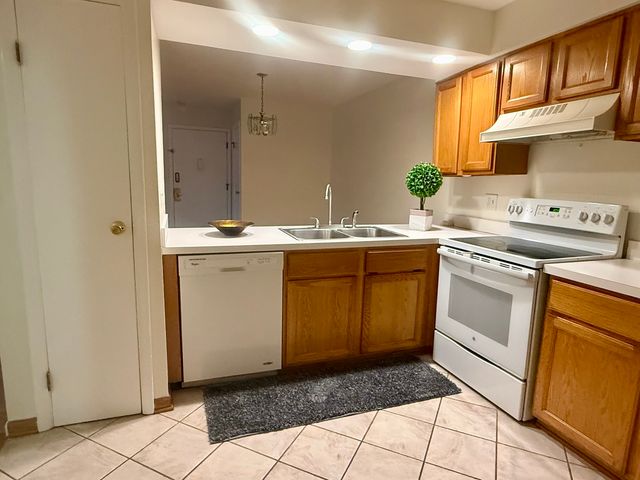 4424 Euclid Avenue 1D, Rolling Meadows, IL 60008