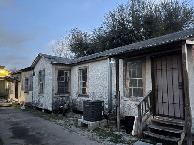 7011 Brownsville Street, Houston, TX 77020