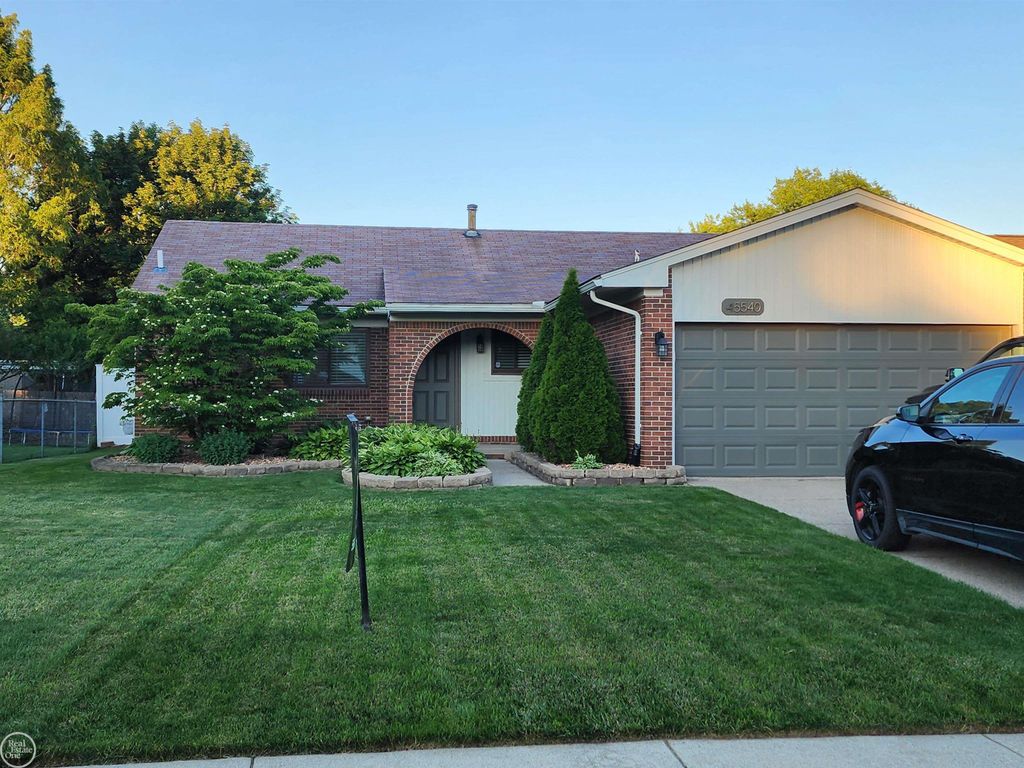 45540 Heatherwoode Lane, Macomb Twp, MI 48044