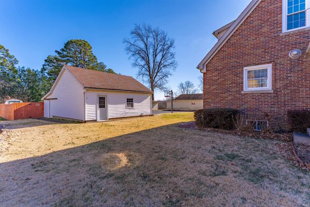 3029 Oakhill Road, Evansville, IN 47711