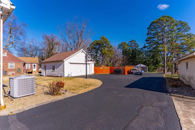 3029 Oakhill Road, Evansville, IN 47711