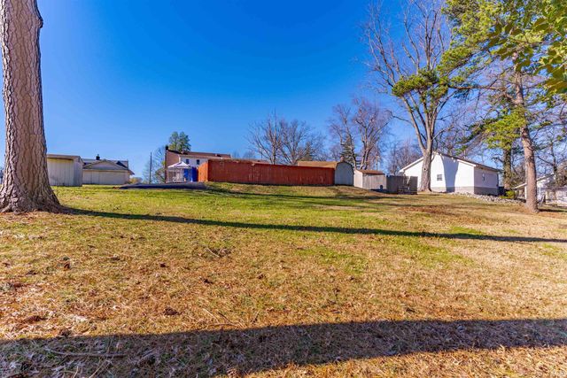 3029 Oakhill Road, Evansville, IN 47711