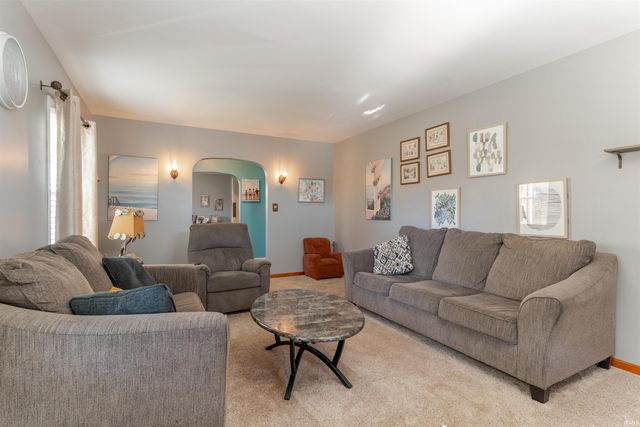 3029 Oakhill Road, Evansville, IN 47711