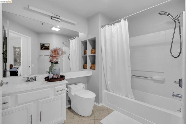 180 Caldecott Ln 314, Oakland, CA 94618