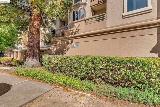 180 Caldecott Ln 314, Oakland, CA 94618