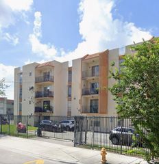 1051 SW 1st St 303, Miami, FL 33130