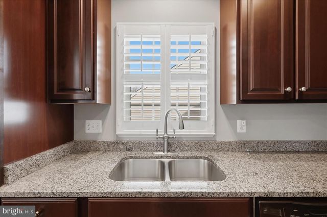 40499 OCONNORS CIR, Leesburg, VA 20175