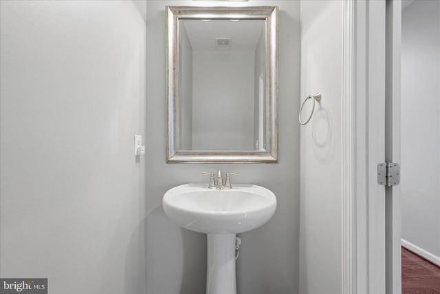 40499 OCONNORS CIR, Leesburg, VA 20175