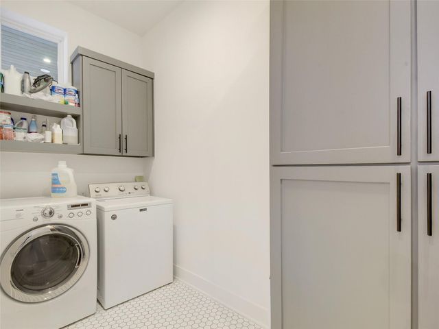 1411 Cometa ST B, Austin, TX 78721