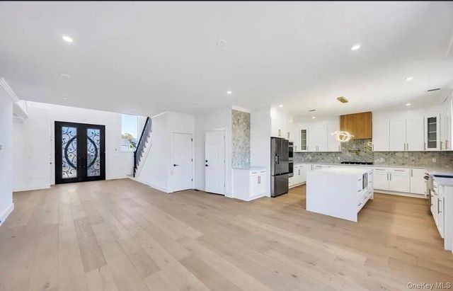 29 Raspberry Lane, Levittown, NY 11756