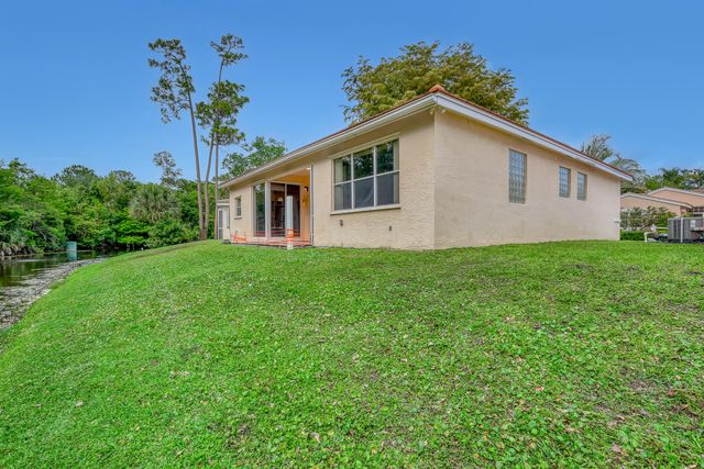 180 Caribe Court, Greenacres, FL 33413