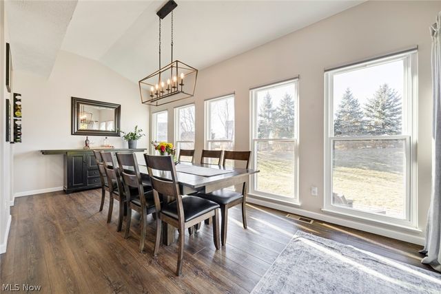 720 Jockeys Circle, Avon Lake, OH 44012