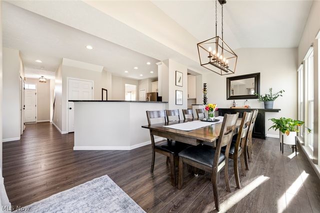 720 Jockeys Circle, Avon Lake, OH 44012