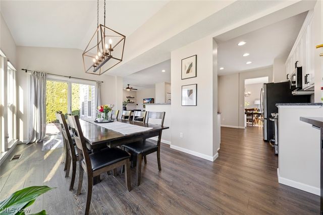 720 Jockeys Circle, Avon Lake, OH 44012