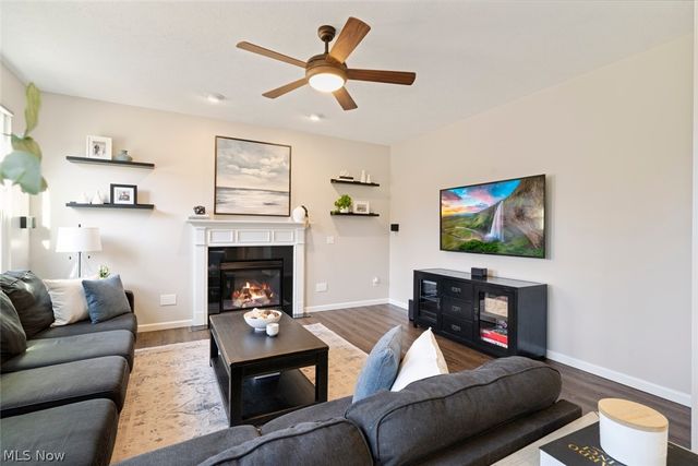 720 Jockeys Circle, Avon Lake, OH 44012