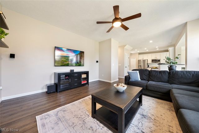 720 Jockeys Circle, Avon Lake, OH 44012