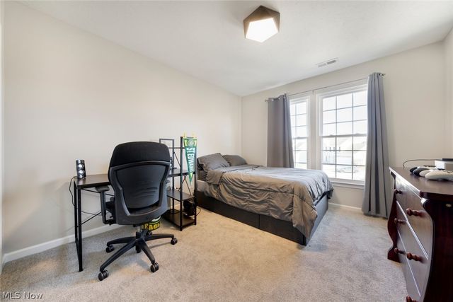 720 Jockeys Circle, Avon Lake, OH 44012