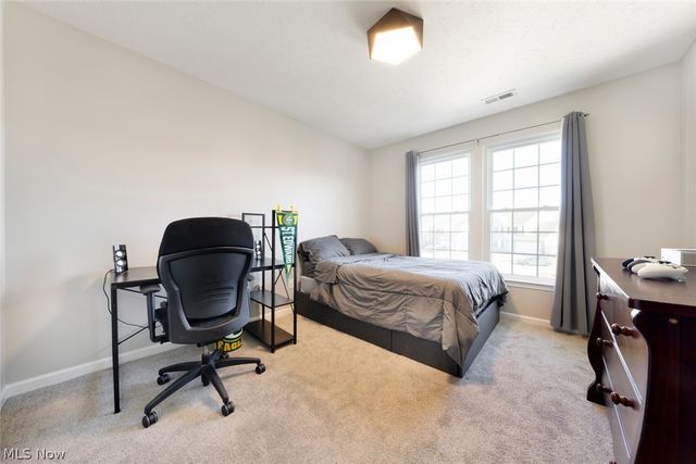 720 Jockeys Circle, Avon Lake, OH 44012