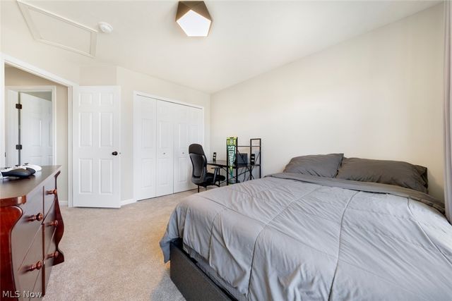 720 Jockeys Circle, Avon Lake, OH 44012