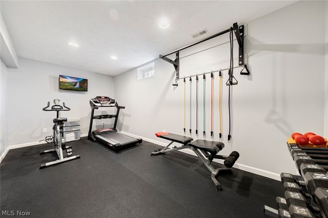 720 Jockeys Circle, Avon Lake, OH 44012