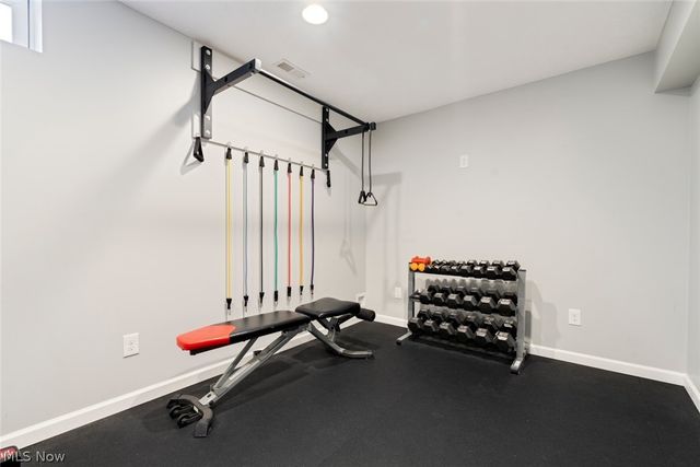 720 Jockeys Circle, Avon Lake, OH 44012