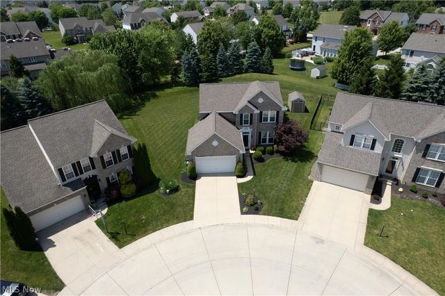 720 Jockeys Circle, Avon Lake, OH 44012