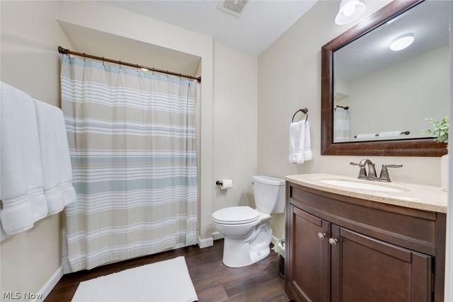 720 Jockeys Circle, Avon Lake, OH 44012