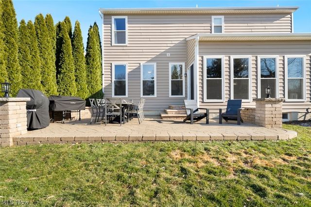 720 Jockeys Circle, Avon Lake, OH 44012