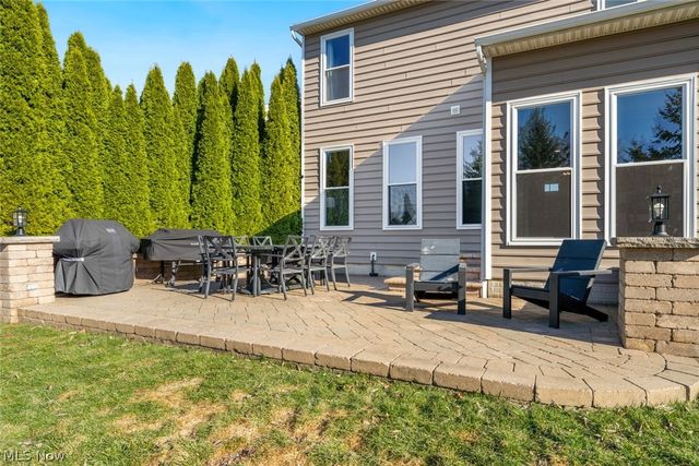 720 Jockeys Circle, Avon Lake, OH 44012