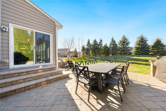 720 Jockeys Circle, Avon Lake, OH 44012