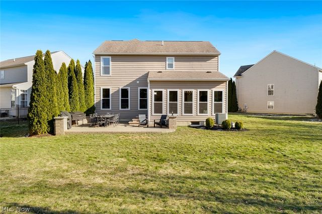 720 Jockeys Circle, Avon Lake, OH 44012