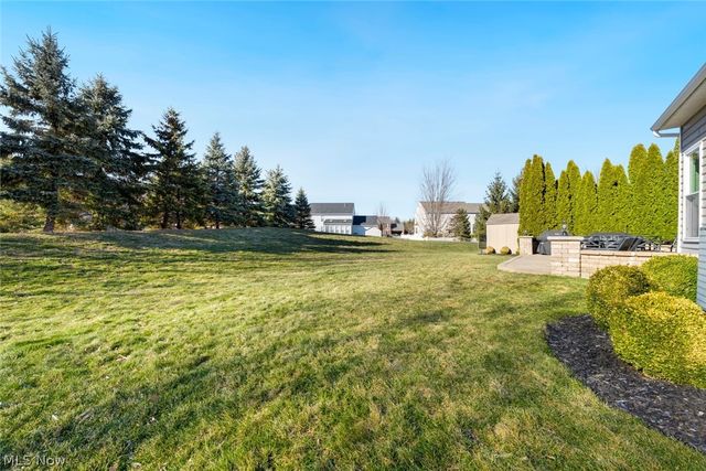 720 Jockeys Circle, Avon Lake, OH 44012