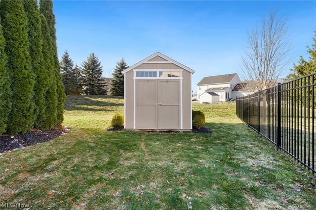 720 Jockeys Circle, Avon Lake, OH 44012