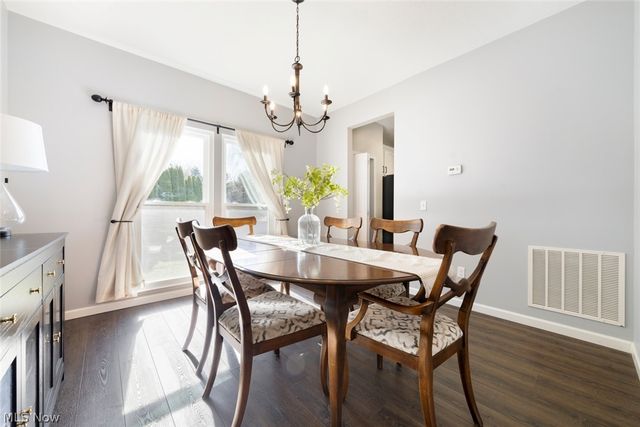 720 Jockeys Circle, Avon Lake, OH 44012